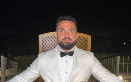 من إسبانيا.. الفنان التشكيلي المغربي سفيان بوكرين يسخر لوحاته الفنية للأعمال الخيرية